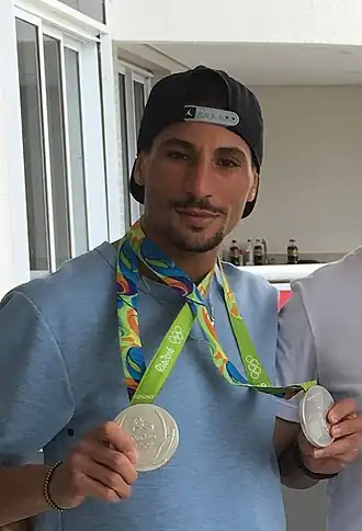 Taoufik Makhloufi in 2016 met zijn twee olympische medailles.