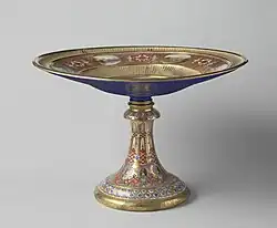 Emaille op porselein