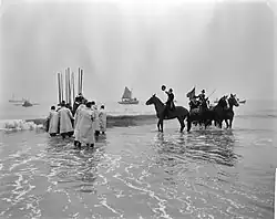Herdenking van de landing op het strand van Scheveningen in 1963.