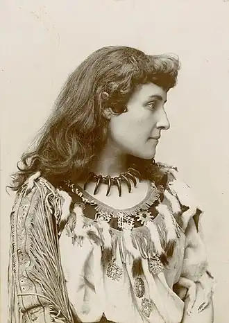 E. Pauline Jonhson omstreeks 1895