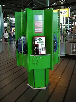 Moderne 6-in-1-telefooncel op Schiphol