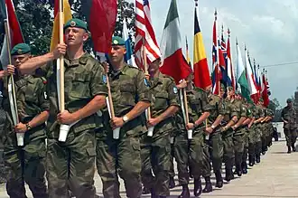 Noorse SFOR-troepen tijdens een commando-overdrachtceremonie op 30 juli 1997.