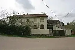 Huis in het dorp (2013)