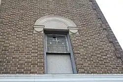 Glas-in-loodramen op de eerste verdieping (2015)