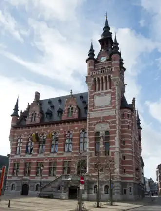 Het gemeentehuis in 2012