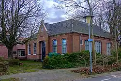 Voormalige Christelijke School aan de Eestumerweg 31 uit 1907.