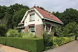 Brugwachterswoning aan de Viaductstraat voor de draaibrug over het Ter Apel Kanaal