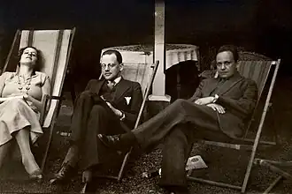 Elisabeth de Roos, Menno ter Braak en Du Perron in Spa, 1932.