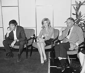 Hoofdrolspelers Terence Stamp, Monica Vitti en regisseur Joseph Losey tijdens filmopnamen in Amsterdam in 1965.