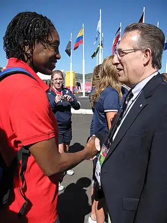 Teresa Edwards met Earl Anthony Wayne, Amerikaans ambassadeur in Mexico, in 2011