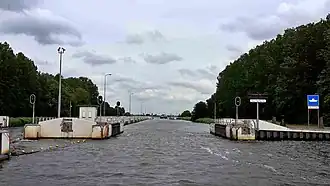 Terhornstersluis westzijde, vanaf Sneekermeer