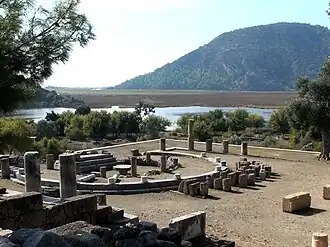 Terrastempel Kaunos met uitzicht op Sülüklü Göl