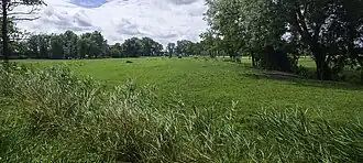 Noordoostelijke deel van het terrein (op de achtergrond).