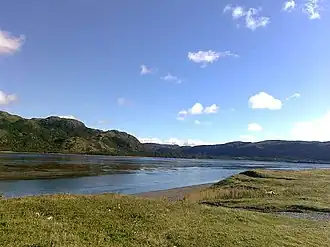 Zicht op de inham waaraan Terrenceville gevestigd is