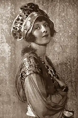 Tessa Kosta als Aniuta