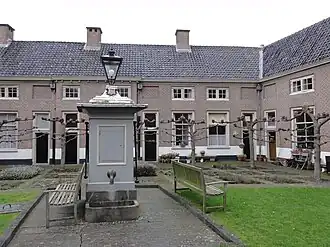 Binnen op het hofje