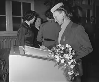 Berck bij de tewaterlating van de Rotterdam in 1957.