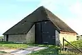 Stolpschuur "Bakkersboe". Fraai in landschap gelegen boet. Stolpschuur. Rieten dak