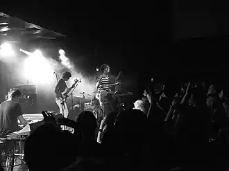 The Whitest Boy Alive tijdens een optreden in Londen in 2009