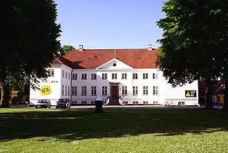Kunsthøjskolen i Holbæk in het hoofdgebouw van Holbæk Slots Ladegård