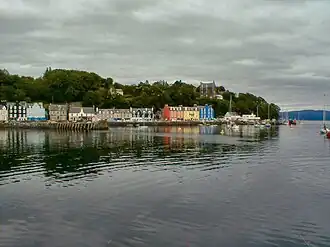 De gekleurde huizen van Tobermory werden bekend door de serie