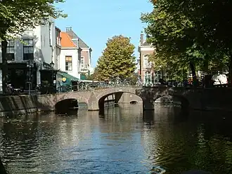 De Maliebrug werd in de achttiende eeuw gebouwd als verbinding van de Maliestraat naar de Nieuwe Uitleg.