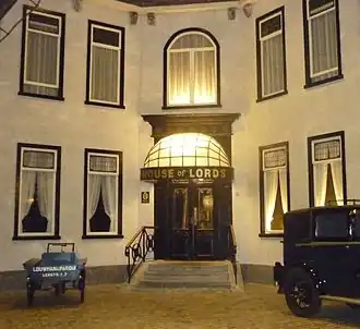 Nagebouwde versie van de entree van The House of Lords