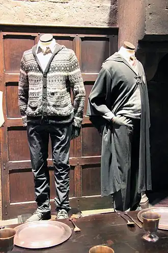 Filmkostuum van Marcel Lubbermans in Harry Potter en de Relieken van de Dood deel 2 (links)