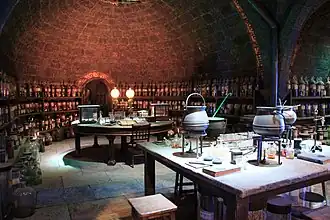 Lokaal op Zweinstein waar de lessen Toverdranken gegeven wordt