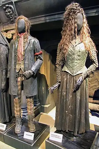 Outfit van Bellatrix van Detta (rechts)