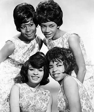 The Marvelettes in 1963, Gladys Horton staat linksboven