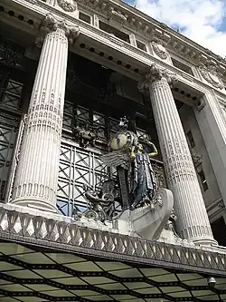 Queen of Time, Selfridges Londen