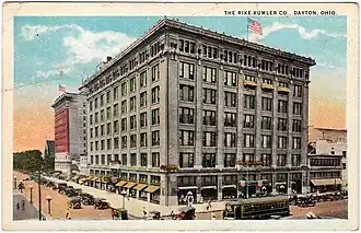 Ansichtkaart met het Rike-Kumler-warenhuis