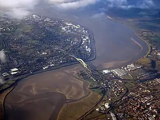De Silver Jubilee Bridge over de rivier de Mersey