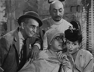 V.l.n.r. Jimmy Conlin, Harold Lloyd, Torben Meyer en Arline Judge in The Sin of Harold Diddlebock