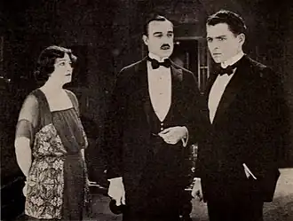 Scène uit The Woman in Room 13