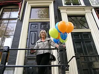 Thea Dubelaar bij uitgeverij Ploegsma tijdens de boekpublicatie van 'Sint en Piep' in 2008