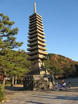 Jūsanjū-no-tō / Jūsanjū-sekitō met 13 etages