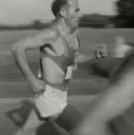 Thomas Richards tijdens de internationale marathon van Enschede in 1951.