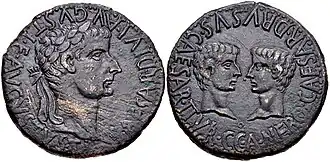 As munten met Tiberius (links) en Nero + Drusus Julius Caesar (rechts) afgebeeld.