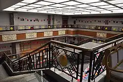 Bovenverdieping met zicht over verschillende verdiepingen