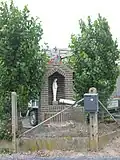 Onze-Lieve-Vrouwekapelletje, gelegen tussen twee lindes