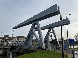 Tijdelijke kruispoort 2