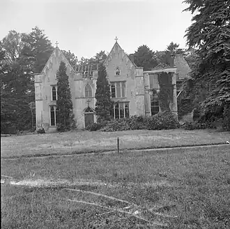 Het neogotische huis in 1964, tijdens de sloopwerkzaamheden