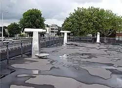 Blok & Lugthart, 2001