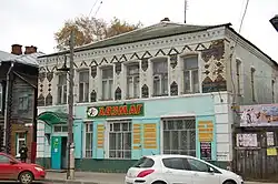Een huis met tegels gebouwd in 1907