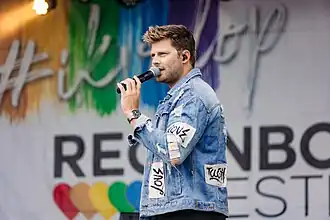 Tim Douwsma tijdens het Regenboogfestival (2022)