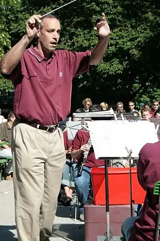 Timothy Rhea als dirigent van de Texas A&M Wind Symphony tijdens een concert in München, in mei 2007