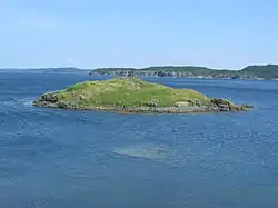 Clothier's Island, het eilandje in de haven van Tizzard's Harbour