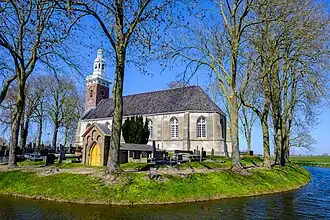 Het omgrachte kerkhof